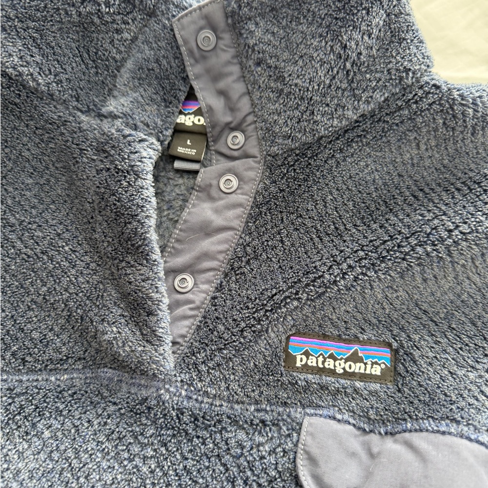 Patagonia Women's Zip Up Fleece - Dark Blue - Picture 2 of 3